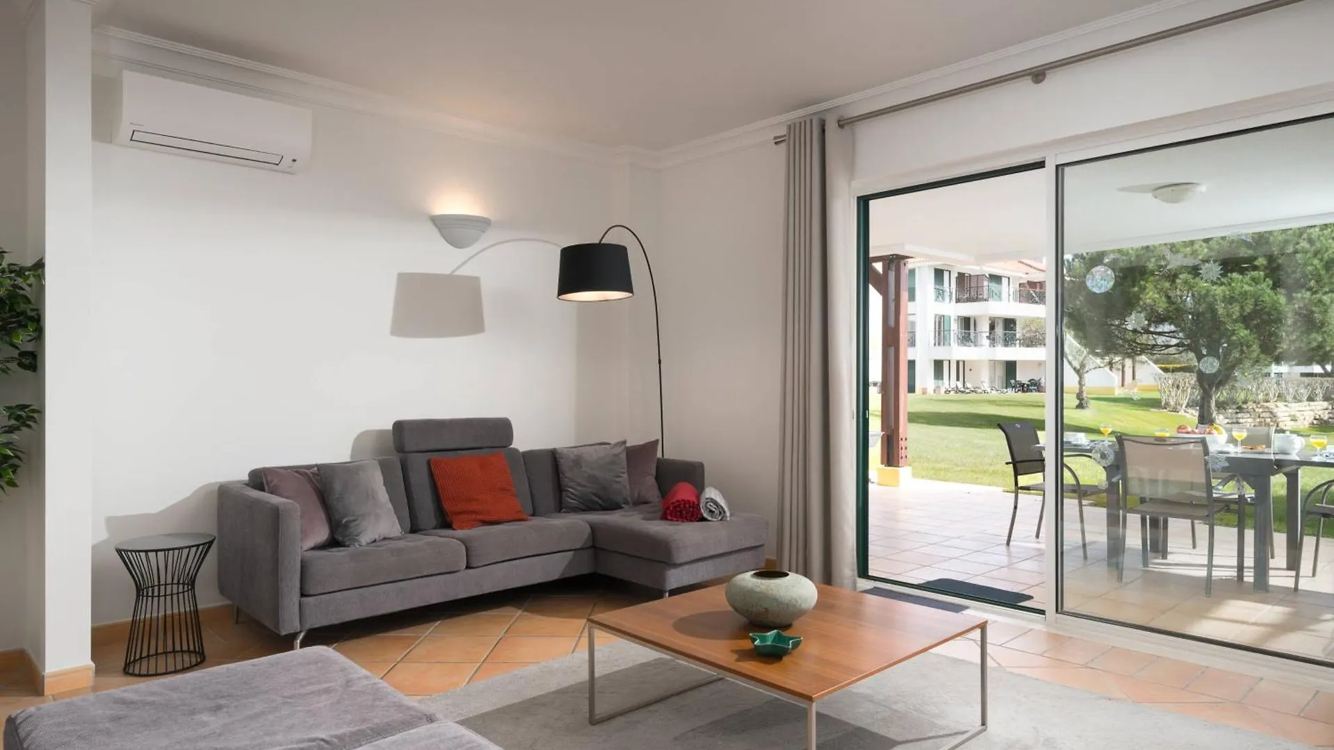Stylish 2Br Ground Floor Apartment In Vila Sol, Direct Garden And Poolside Acces Quarteira 0*,