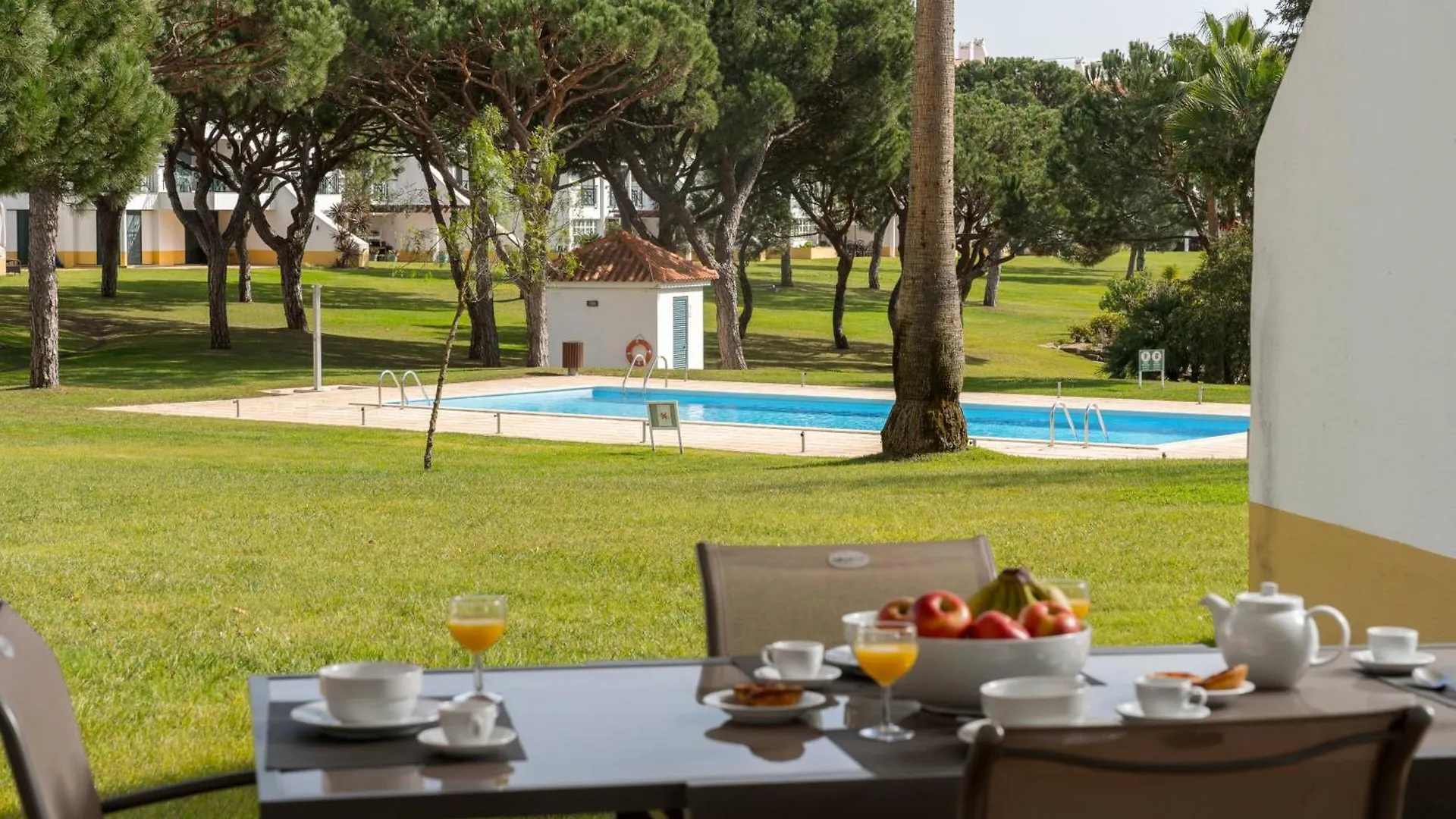 Stylish 2Br Ground Floor Apartment In Vila Sol, Direct Garden And Poolside Acces Quarteira