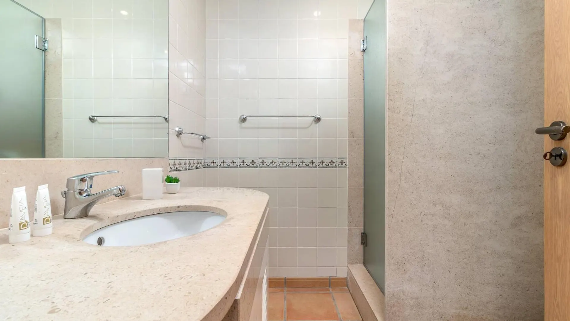 Stylish 2Br Ground Floor Apartment In Vila Sol, Direct Garden And Poolside Acces Quarteira