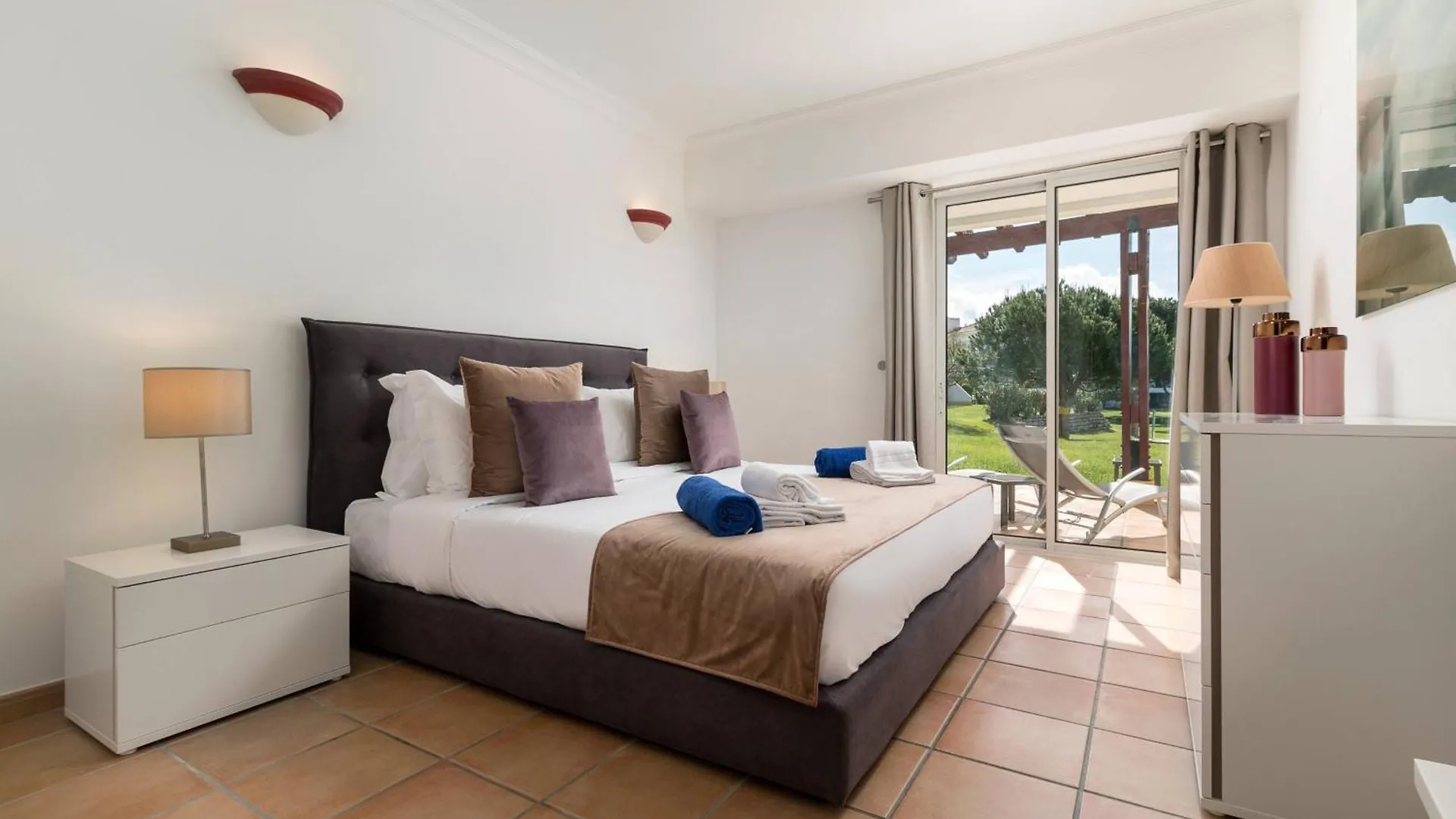 Stylish 2Br Ground Floor Apartment In Vila Sol, Direct Garden And Poolside Acces Quarteira